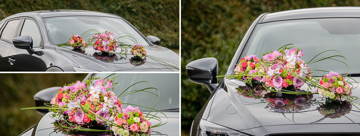 Poročni aranžma na avtu roza - vijolične barve.