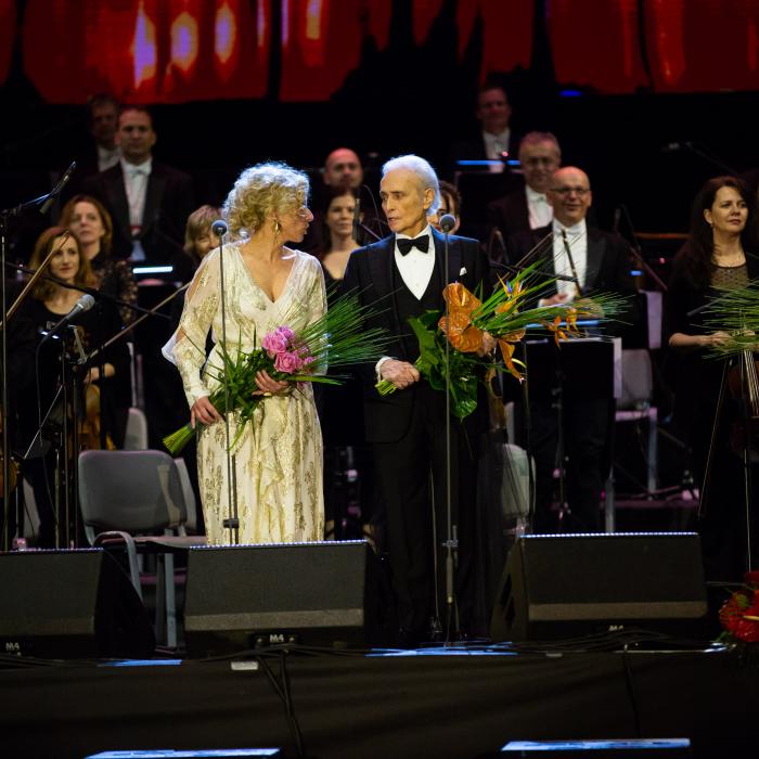 Jose Carreras s šopkom na odru.