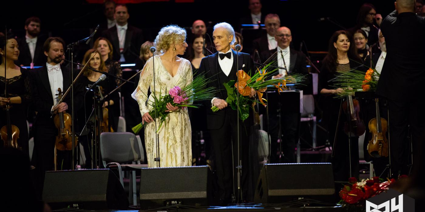 Jose Carreras s šopkom na odru.